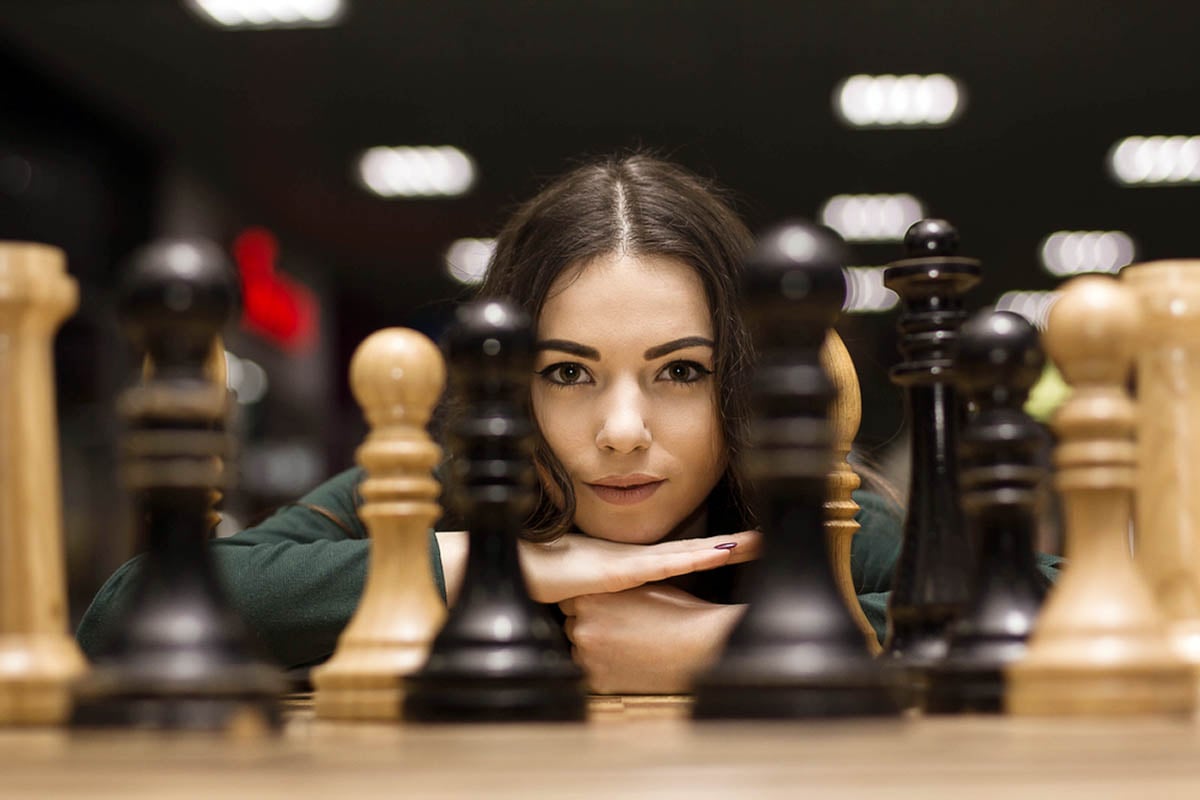 How to play chess, woman, board, game, match