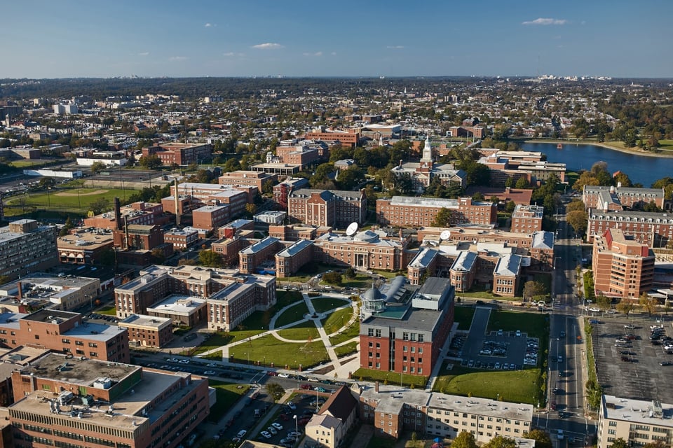 Evacúan a cientos de alumnos por amenaza de bomba en la Universidad de Howard
