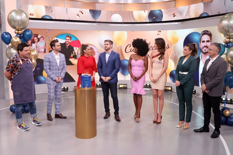 Chiky Bom Bom, Andrea Meza, Daniel Arenas, Penélope Menchaca, Presentadores