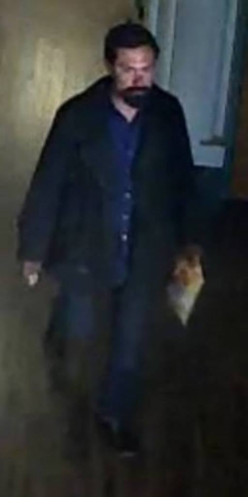 Crónica Hispano policía huesos
