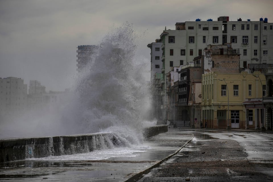 Continúan evaluando la destrucción del Huracán Ian