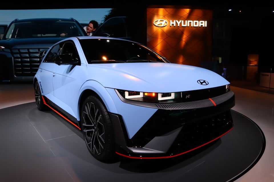 Hyundai IONIQ 5 N, sistema de carga bidireccional, interior, pantalla, MundoNOW