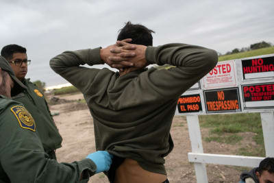 Immigrant dies 'in strange circumstances' with 'La Migra' 