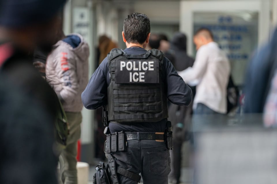ICE plantea liberar inmigrantes y reducir deportaciones si se queda sin presupuesto
