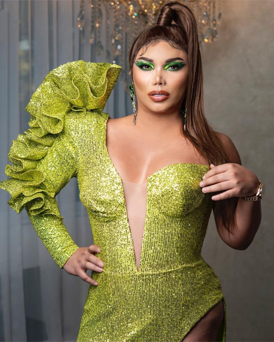 Paolita Suárez, trans woman, green dress, make up, MundoNOW