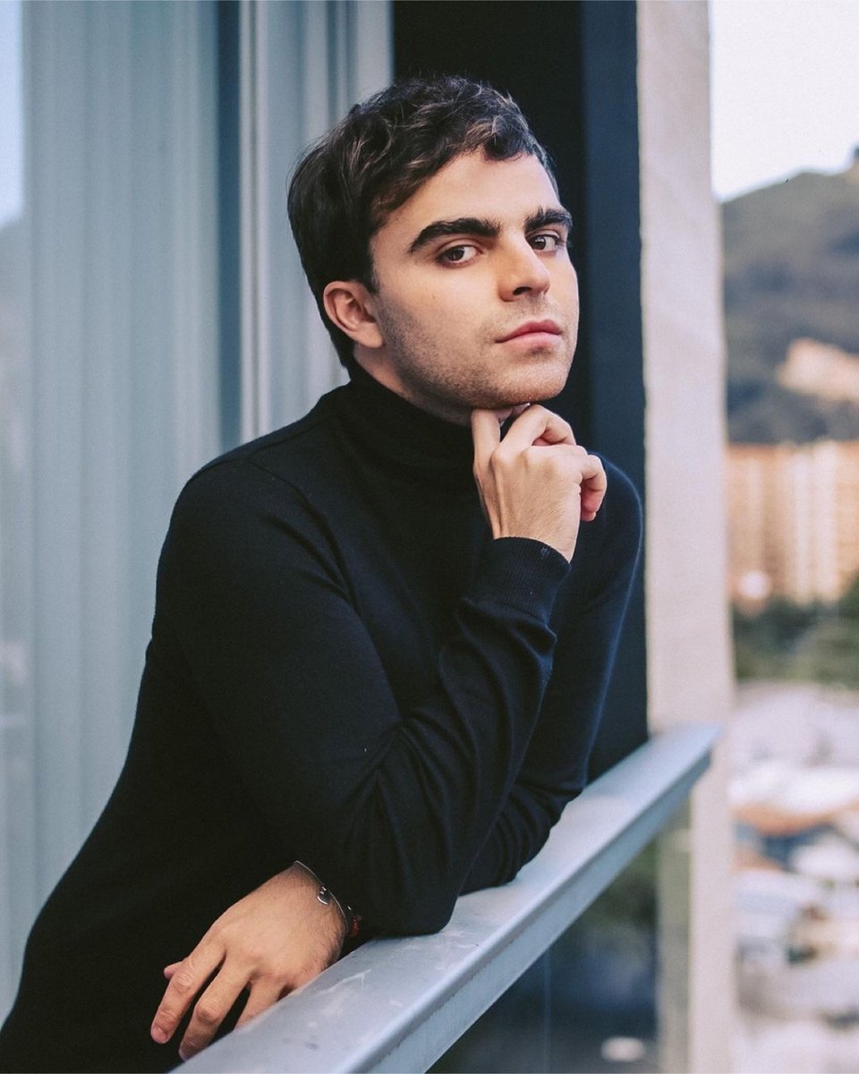 La Jose, man posing, lgbt influencers, social media, MundoNOW