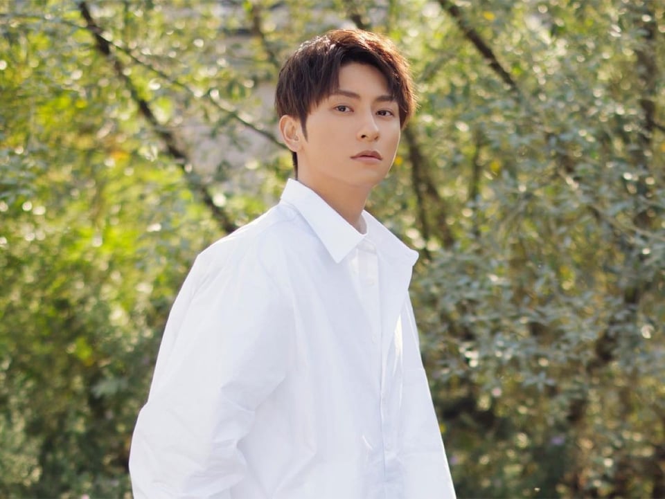 MUSIC INDUSTRY, 2005, DEBUT, SINGER, MUNDONOW