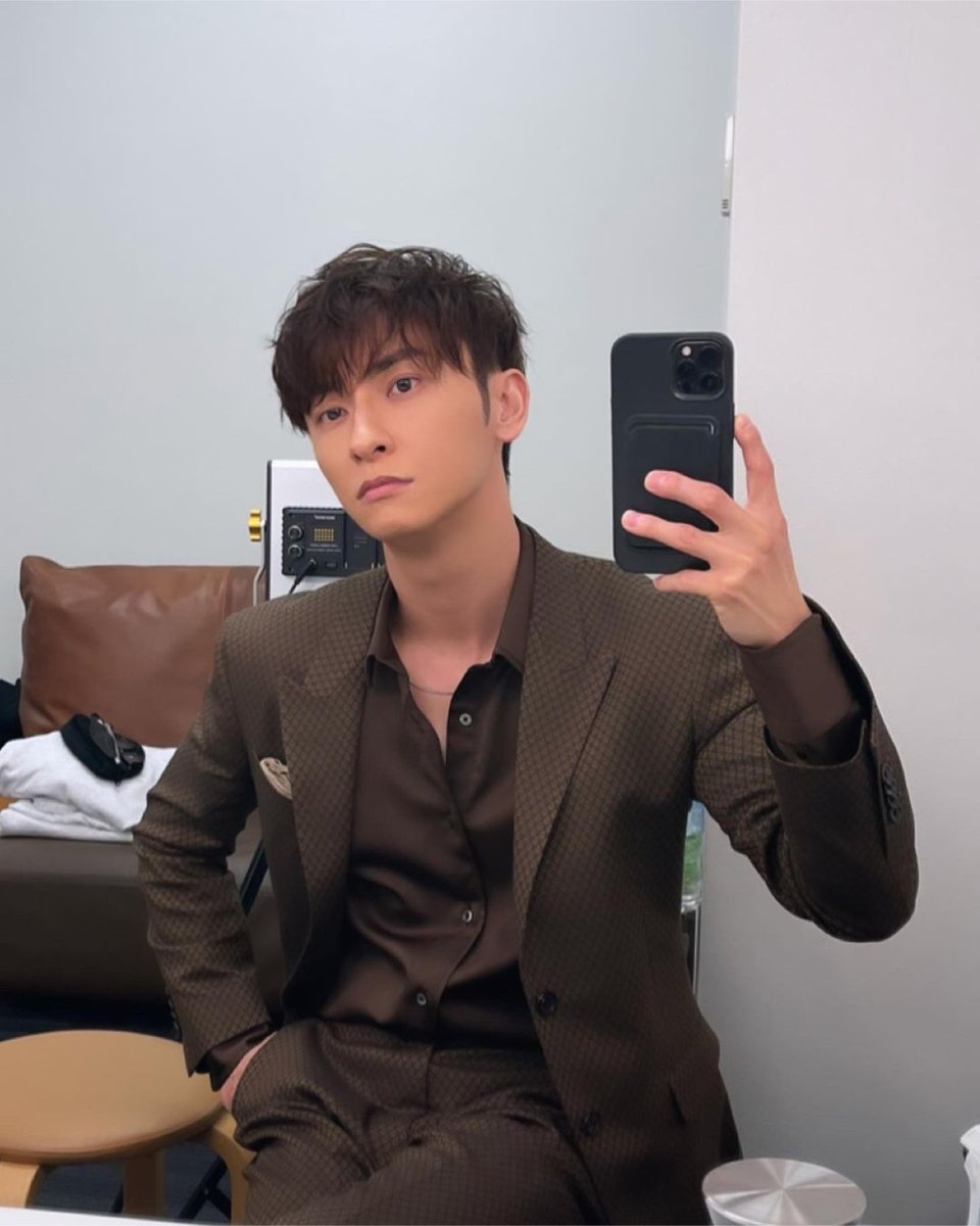 popular, singer, Japan, Shinjiro Atae, came out