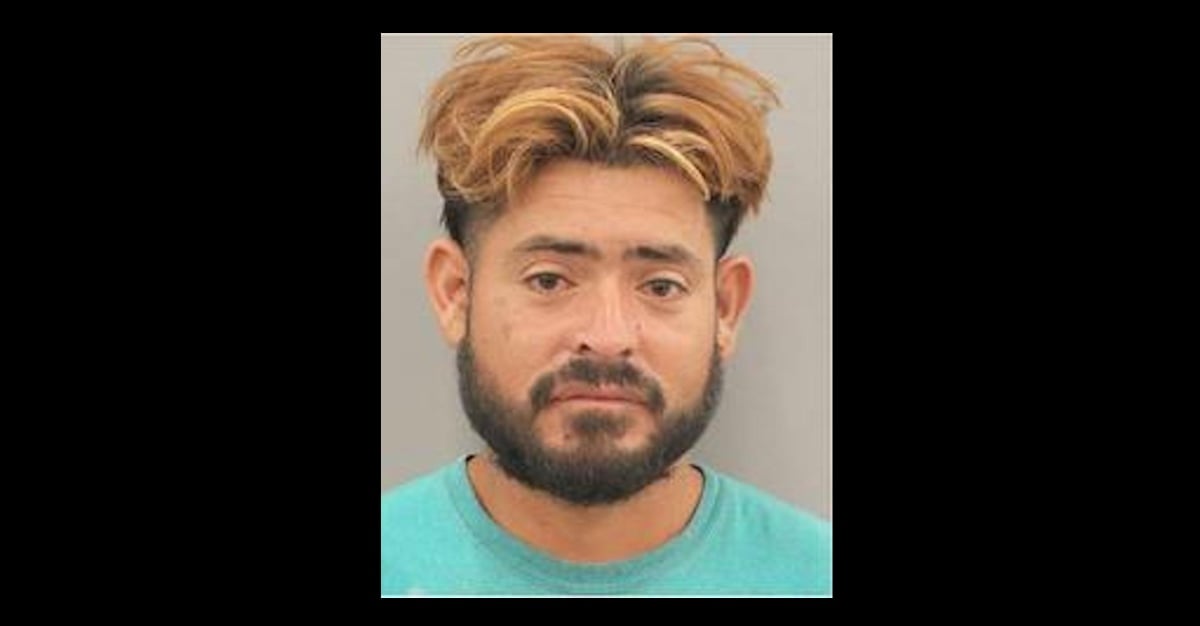 Samuel Ibarra Cleto tiene una orden de arresto como presunto responsable del asesinato a balazos de Arturo Pecina Rodríguez.