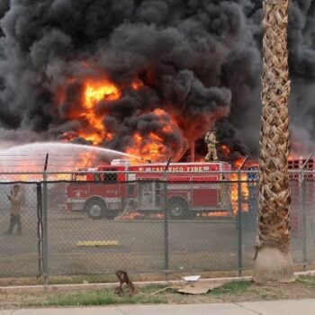 Crónica hispano jugar fuego