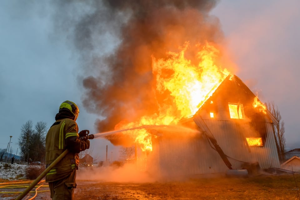 Pareja de ancianos hispanos muere en incendio en Nueva York