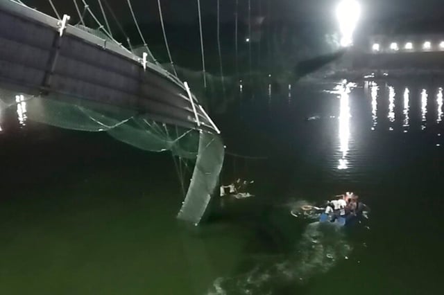 DISTURBING IMAGES: At least 132 killed by bridge collapse in India