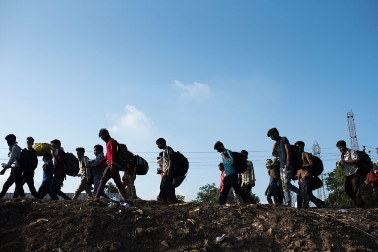 Advierten sobre ley contra inmigrantes en Kansas igual de que en Florida