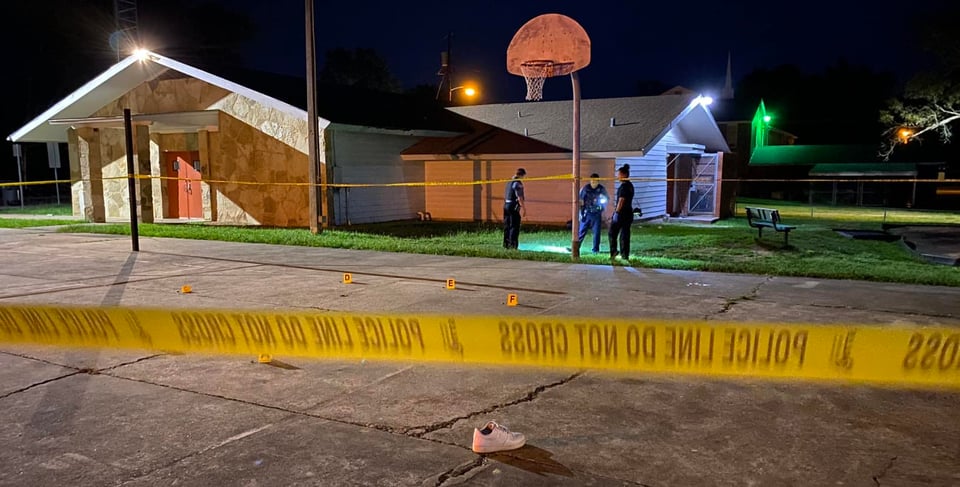 Crónica Policía pareja hispanos