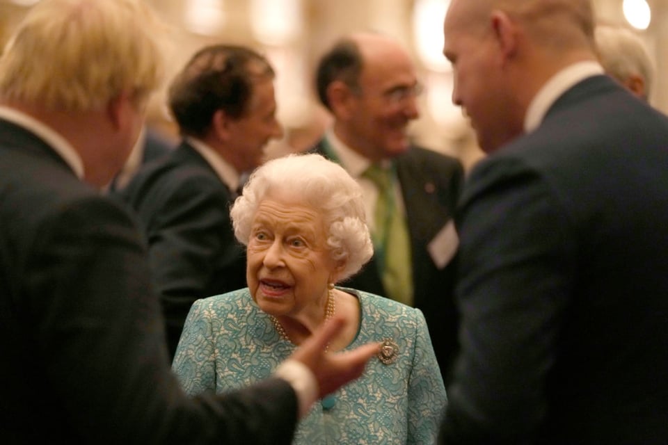 ¿Quién se quedará con la corona si muere la Reina Isabel II?