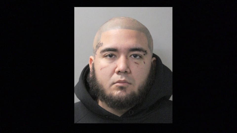 Isaiah González cae detenido por el homicidio a balazos de otro hispano (FOTOS)