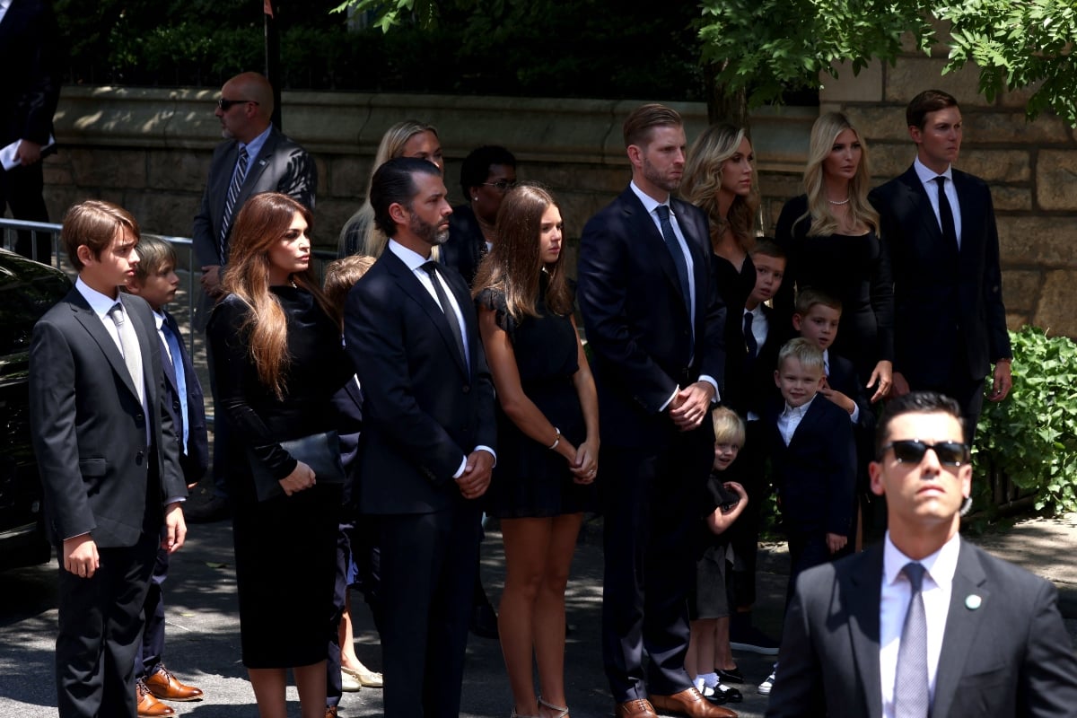 Donald e Ivanka Trump lideran funerales de Ivana Trump