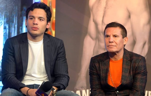 Julio César Chávez and his Jr. are mourning the unexpected death of someone they love (PHOTOS)