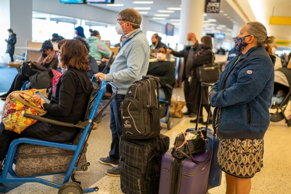 Evacúan aeropuerto de Nueva York en pleno fin de semana del 4 de julio