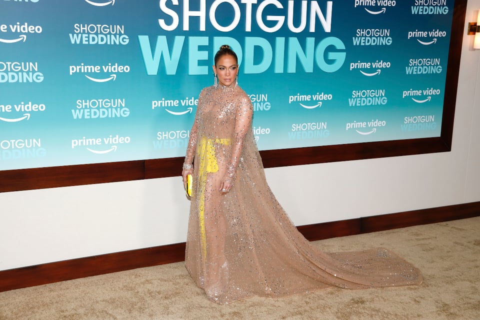 Shotgun Wedding, Película, Vestido con cristales, Vestido con transparencia, Posando