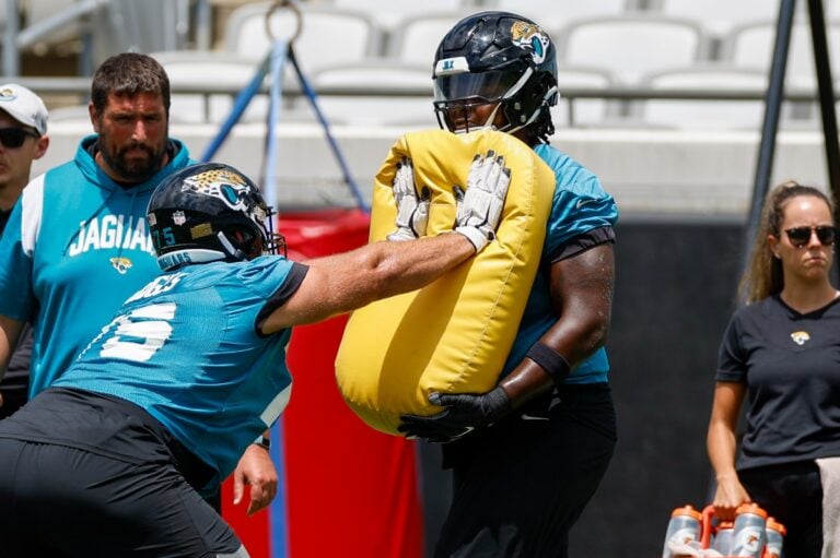 El famoso entrenador de la NFL, Kevin Maxen, sale del closet