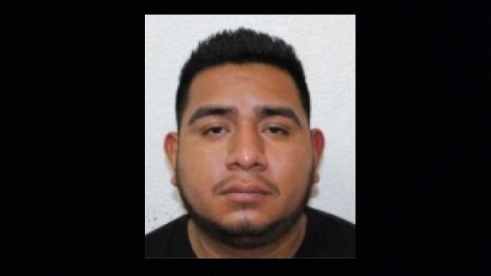 Janier Andrade Lara es buscado tras matar a tiros a dos inmigrantes
