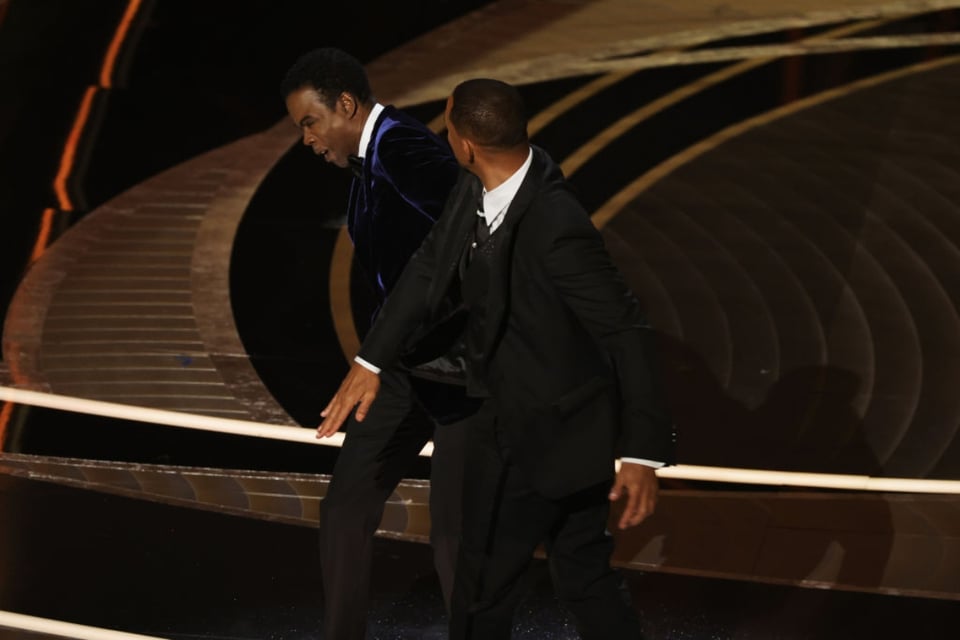 Will Smith confronta a Chris Rock por chiste sobre esposa (VIDEO SIN CENSURA)