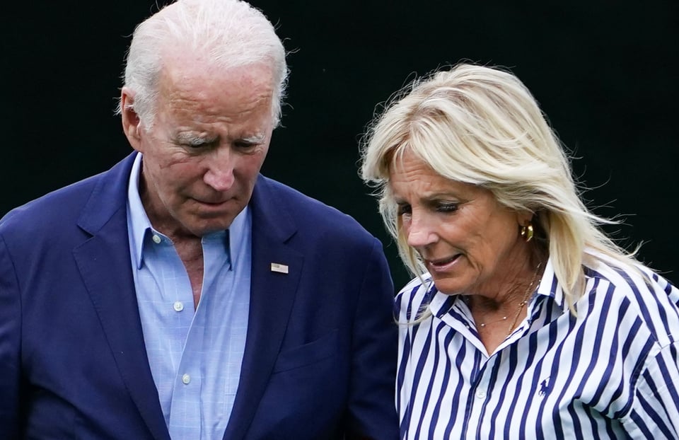 Biden de luto por víctimas de tiroteo en Walmart justo antes de Thanksgiving