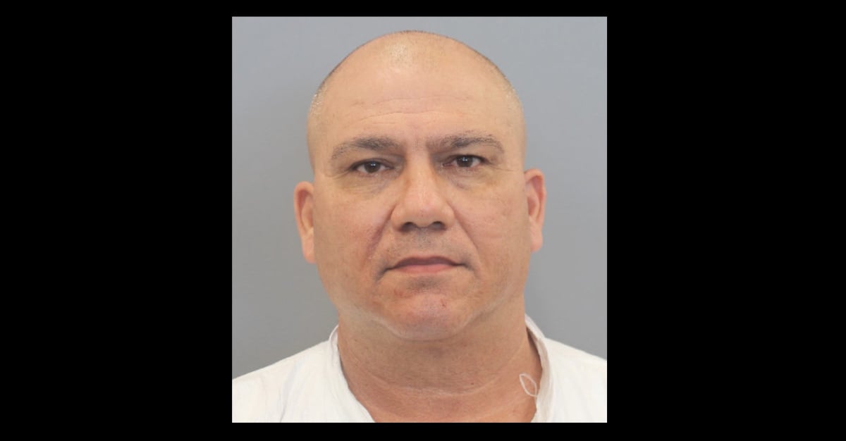 Francisco León Jiménez fue detenido y acusado del homicidio de su esposa Yennis Olga Llanes Garcia en un caso de violencia doméstica.