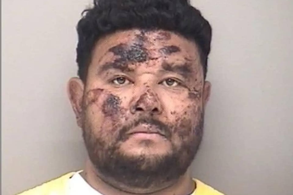 Hispano se estrella contra un auto y causa dos muertes