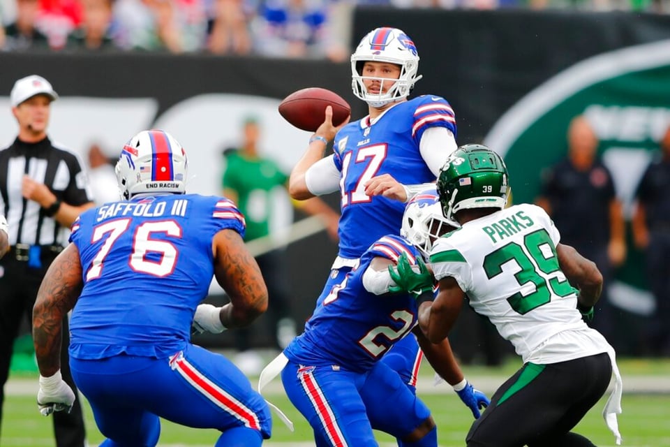 Josh Allen de Bills será titular contra Vikings a pesar de lesión en el codo