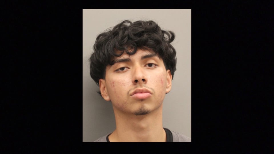 Jovanni González tiene una orden de arresto por un homicidio a balazos (FOTOS)