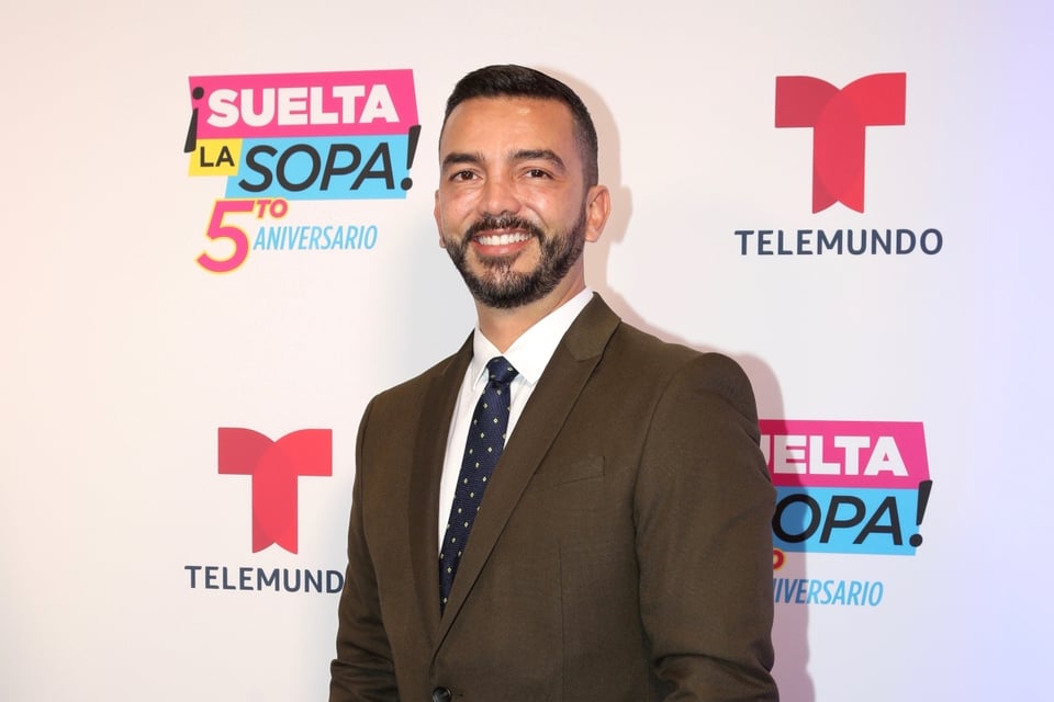 Juan Manuel Cortés, exconductor de Telemundo comparte difícil noticia (VIDEO)