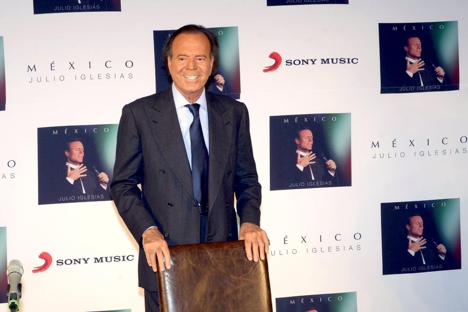 Julio Iglesias, mundonow, singer, Hispanic, wealthiest Hispanic celebrities