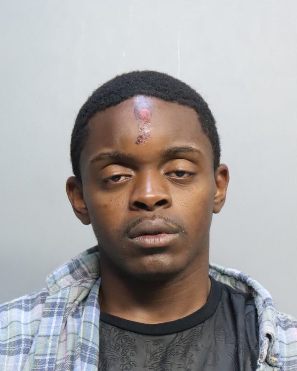 Justin Jenardo Harris, hombre eyacula mujer Walmart, Walmart Florida, Policía, MundoNOW