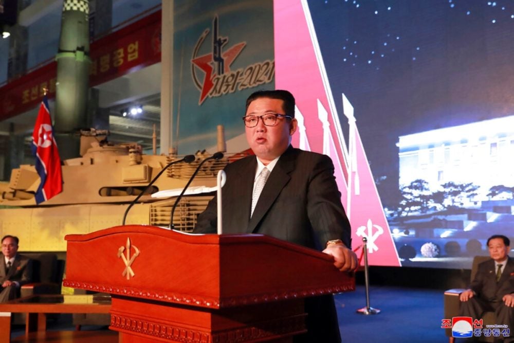 Kim Jong Un anuncia ejército «invencible» y arremete contra EE.UU.