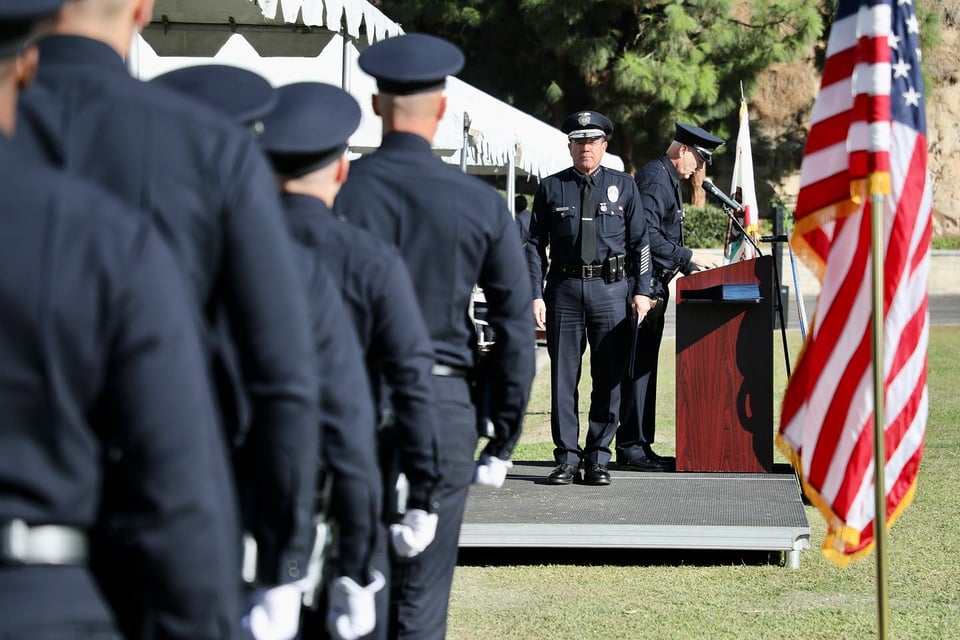Crónica: Oficial de policía será juzgado por exhibir a su esposa