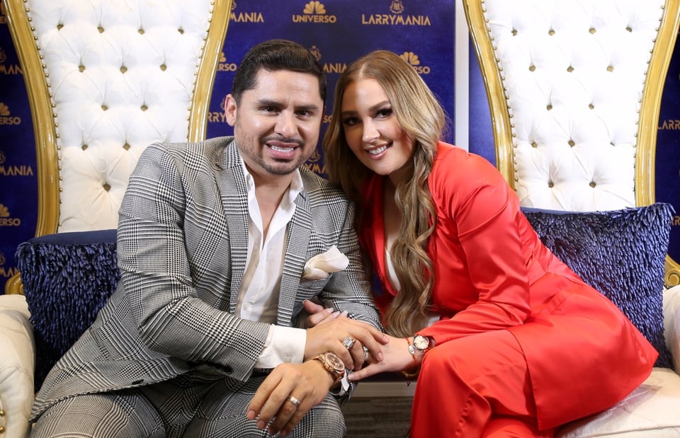Larry Hernández y Kenia Ontiveros, rifarán camioneta y la muestran ¿se quedan sin dinero?