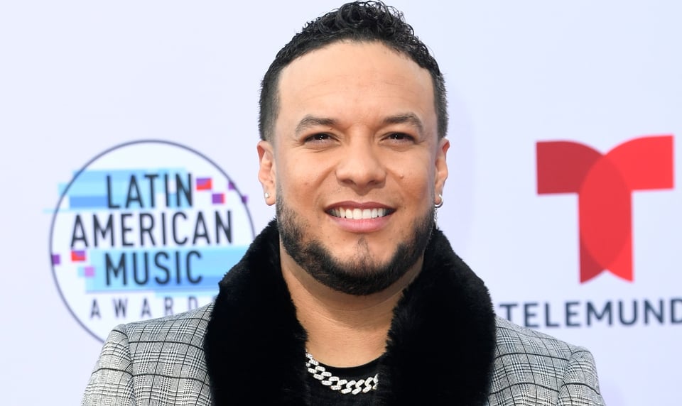 Se desata trifulca en concierto de Lorenzo Méndez ¿Por qué no le querían pagar?