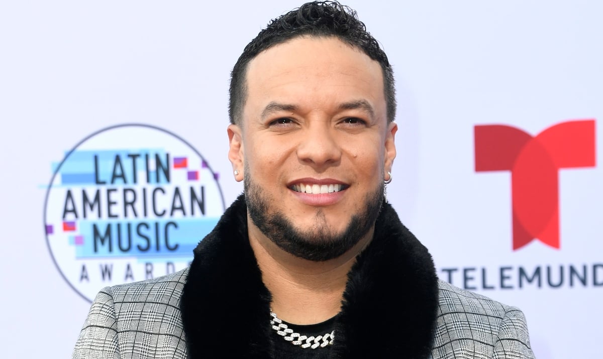 Se desata trifulca en concierto de Lorenzo Méndez ¿Por qué no le querían pagar?