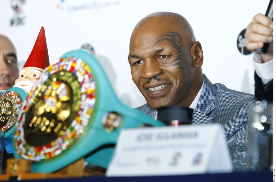 ¡Escándalo! El ex boxeador Mike Tyson golpeó a un joven en un avión