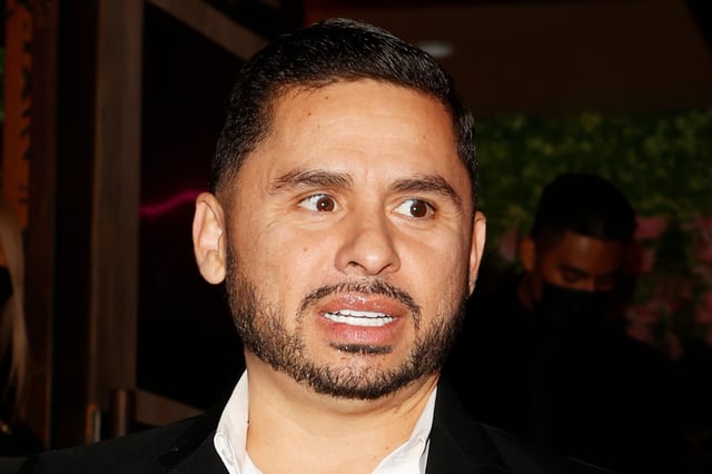 Larry Hernández sparks controversy after appearing with armed subjects