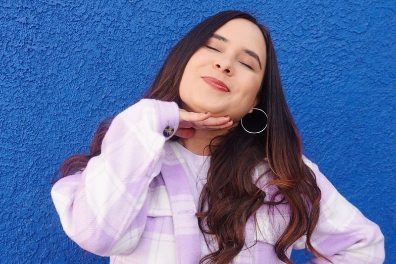 Lily B, comedian, Latina Approved, Óyenos Audio, MundoNow