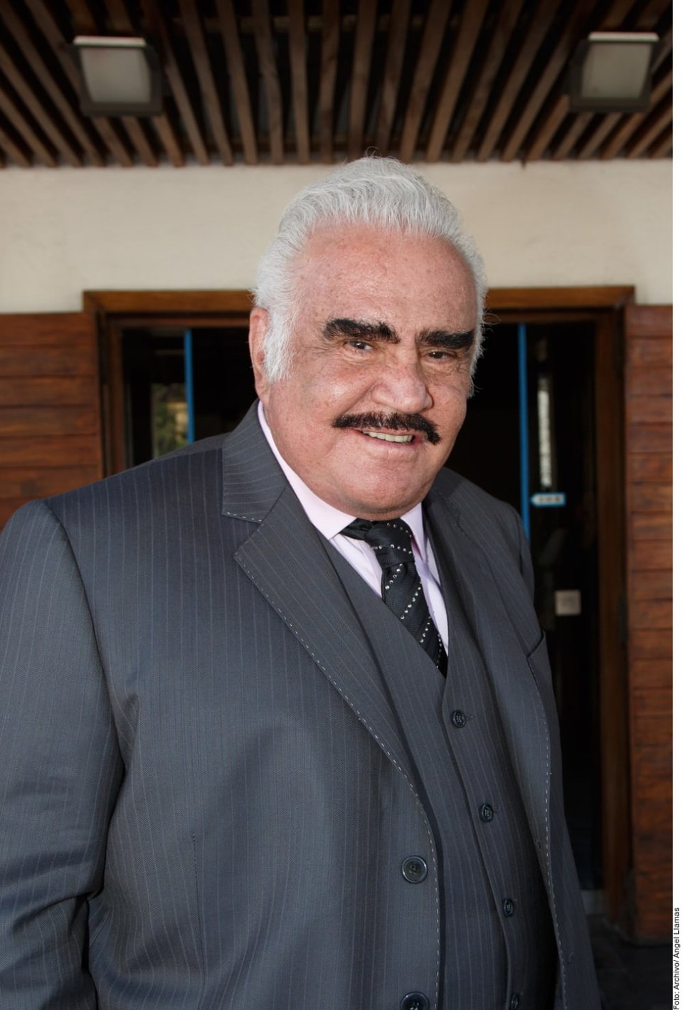 Vicente Fernández already articulates words