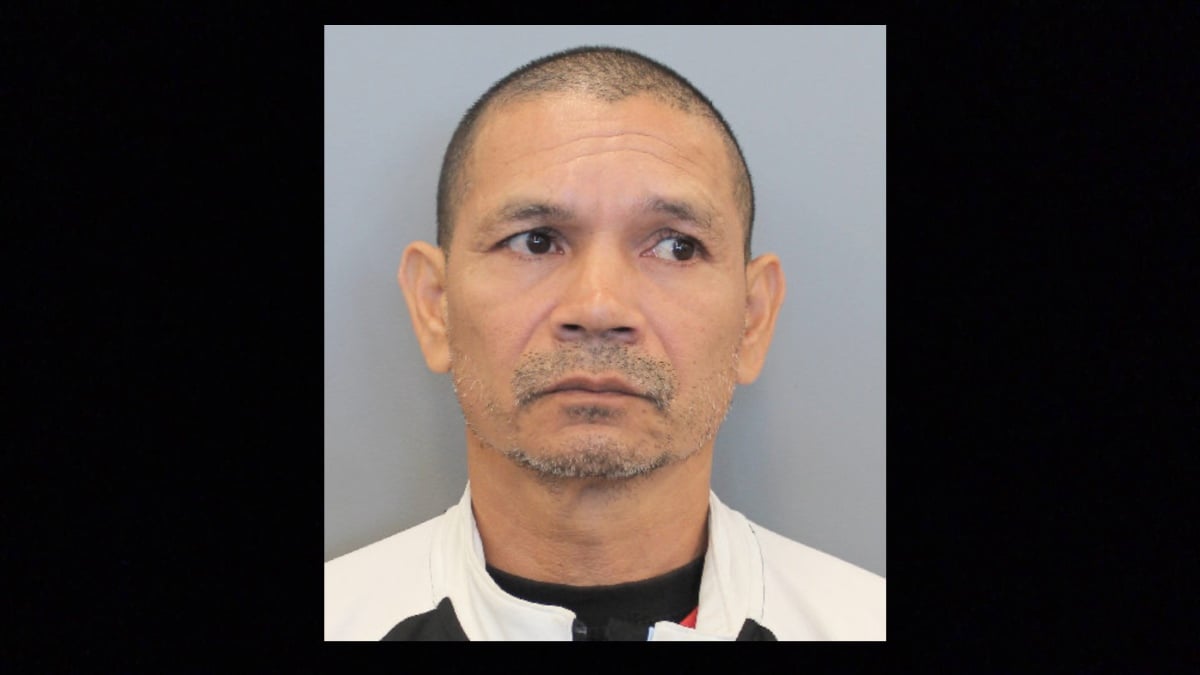 Leo Fuentes fue detenido y acusado por el homicidio a balazos de José Espinoza luego de una pelea afuera de una tienda.