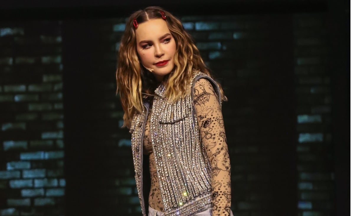 Captan a Belinda ‘pasada de copas’ y ¿Cantándole a Nodal?