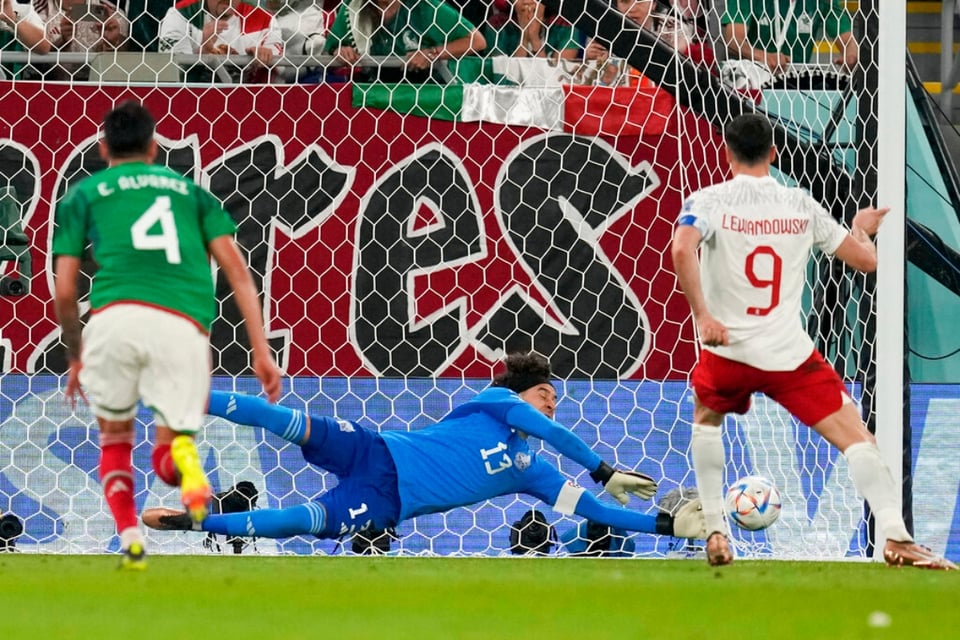 Lewandowski rompe el silencio tras ser ‘humillado’ por Memo Ochoa
