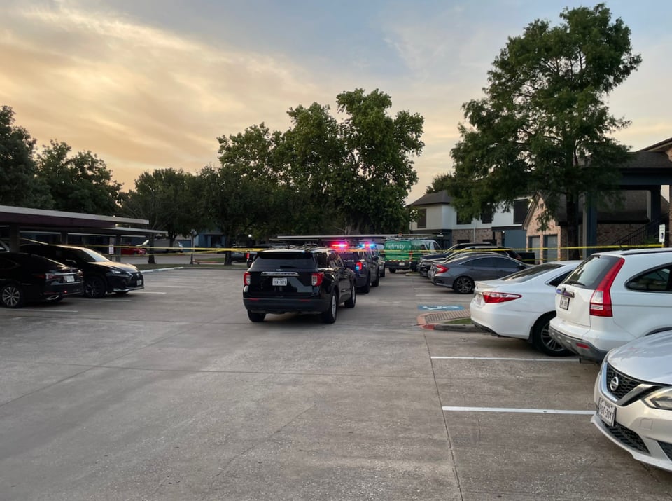 Departamento de Policía de Houston, patrullas, escena del crimen, estacionamiento, MundoNOW