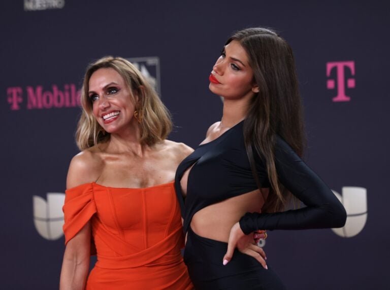 «Di la verdad: ¿es tu novio o amigo?» Lili Estefan presume aniversario con hombre que le envía flores