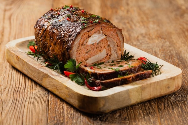Lomo de cerdo relleno de hierbas y frutos secos